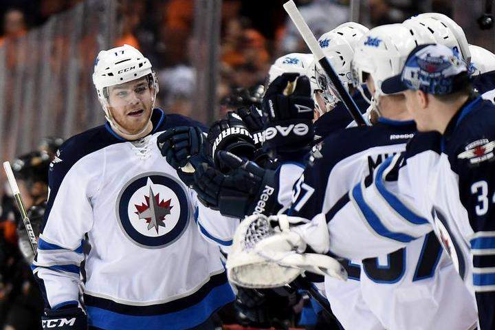 Winnipeg Jets utser Adam Lowry till kapten efter ett år